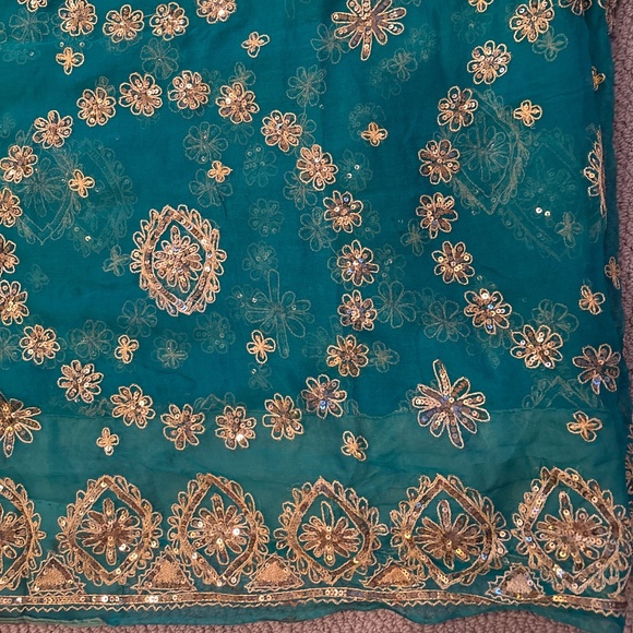 Vintage Saree - Picture 3 of 4